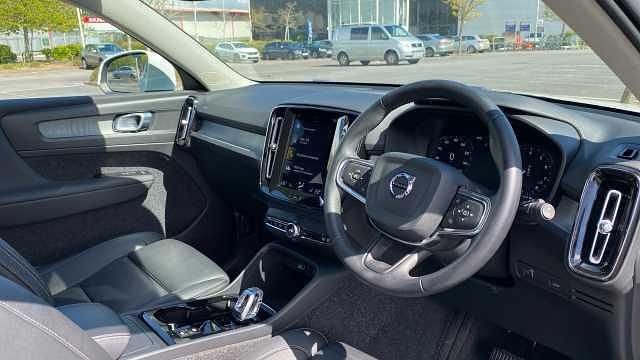 Used Volvo XC40 Inscription 163 HP (119 kW) 2021 White SUV