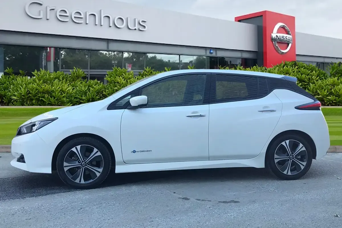 Used Nissan Leaf Tekna 110 kW (150 HP) 2019 White Hatchback