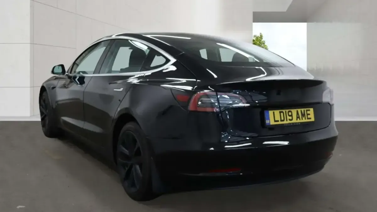 Usado Tesla Model 3 Standard Range 239 kW (325 HP) 2019 Preto Sedan