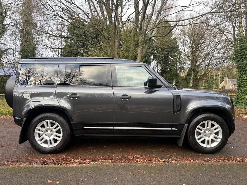 Used Land Rover Defender Dynamic 250 HP (183 kW) 2022 Carpathian grey Estate
