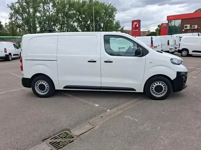 Used Peugeot e-Expert 100 kW (136 HP) 2021 Pink Van