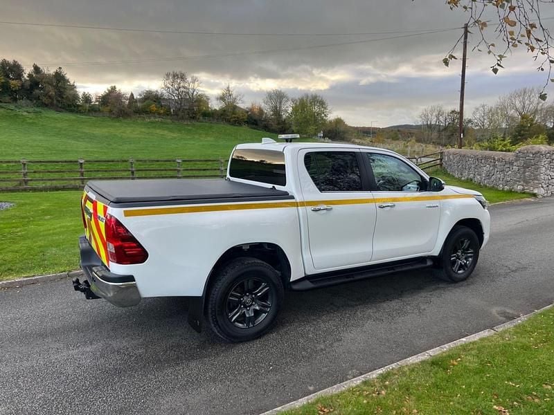 Used Toyota HiLux 150 HP (110 kW) 2023 White Pickup