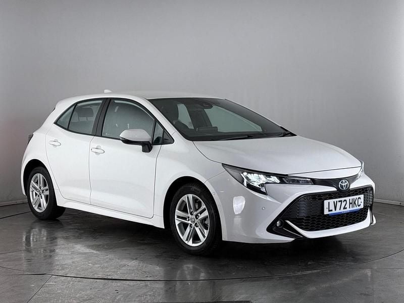 Used Toyota Corolla 122 HP (89 kW) 2022 White Hatchback