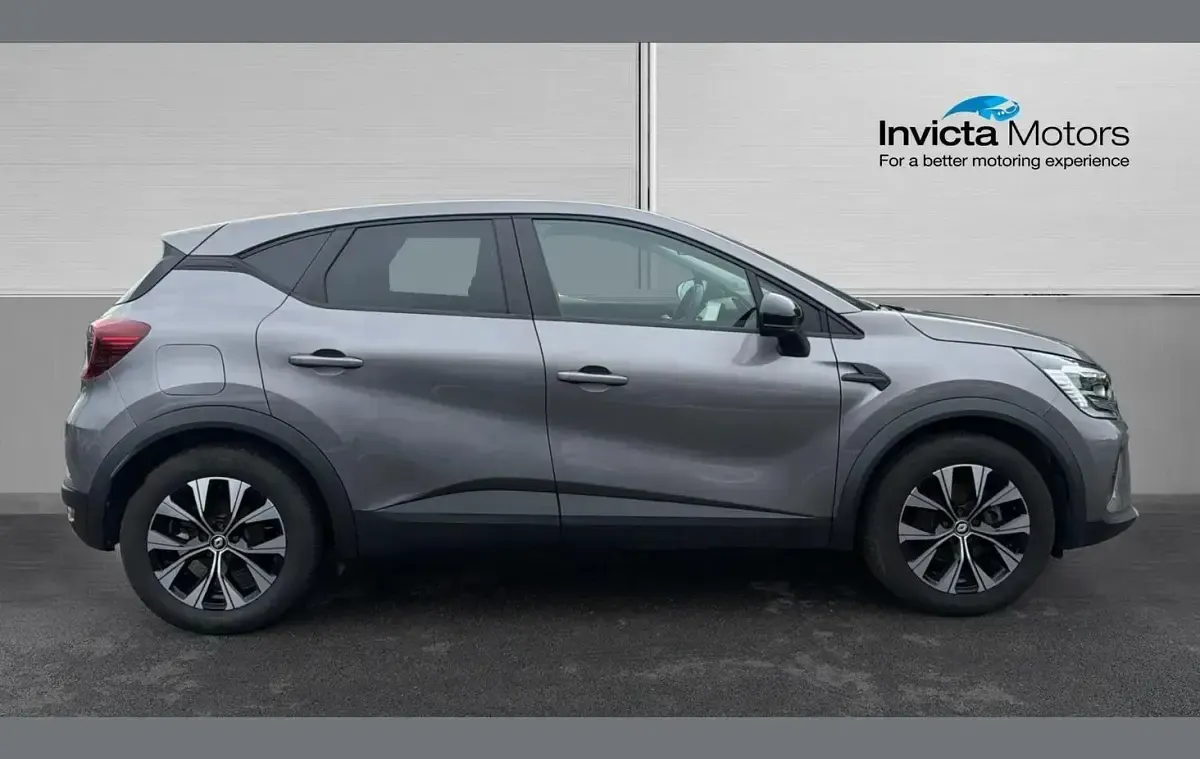 Used Renault Captur Evolution 143 HP (105 kW) 2023 Oyster grey SUV