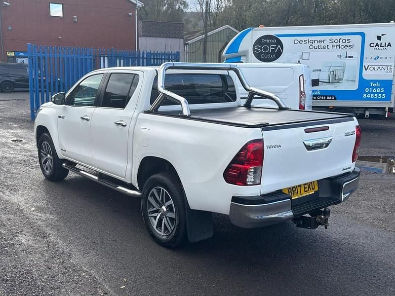 Used Toyota HiLux 150 HP (110 kW) 2017 White Pickup