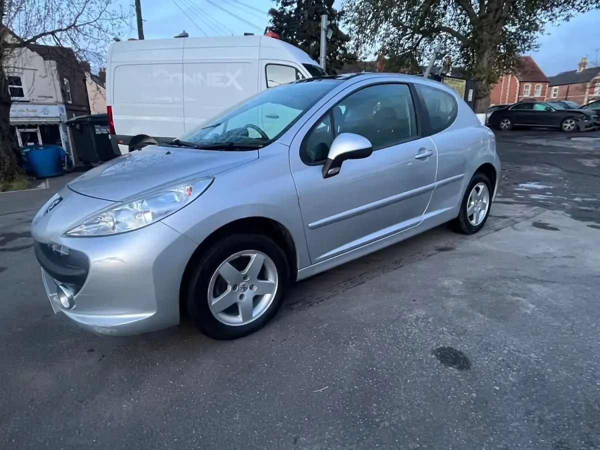 Używany Peugeot 207 2008 Srebrny Hatchback