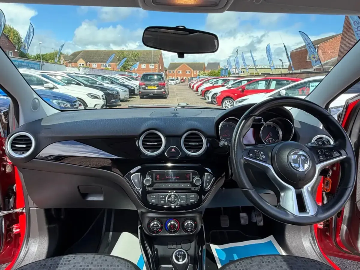 Begagnad Vauxhall Adam Glam 70 HK (51 kW) 2017 Röd Halvkombi