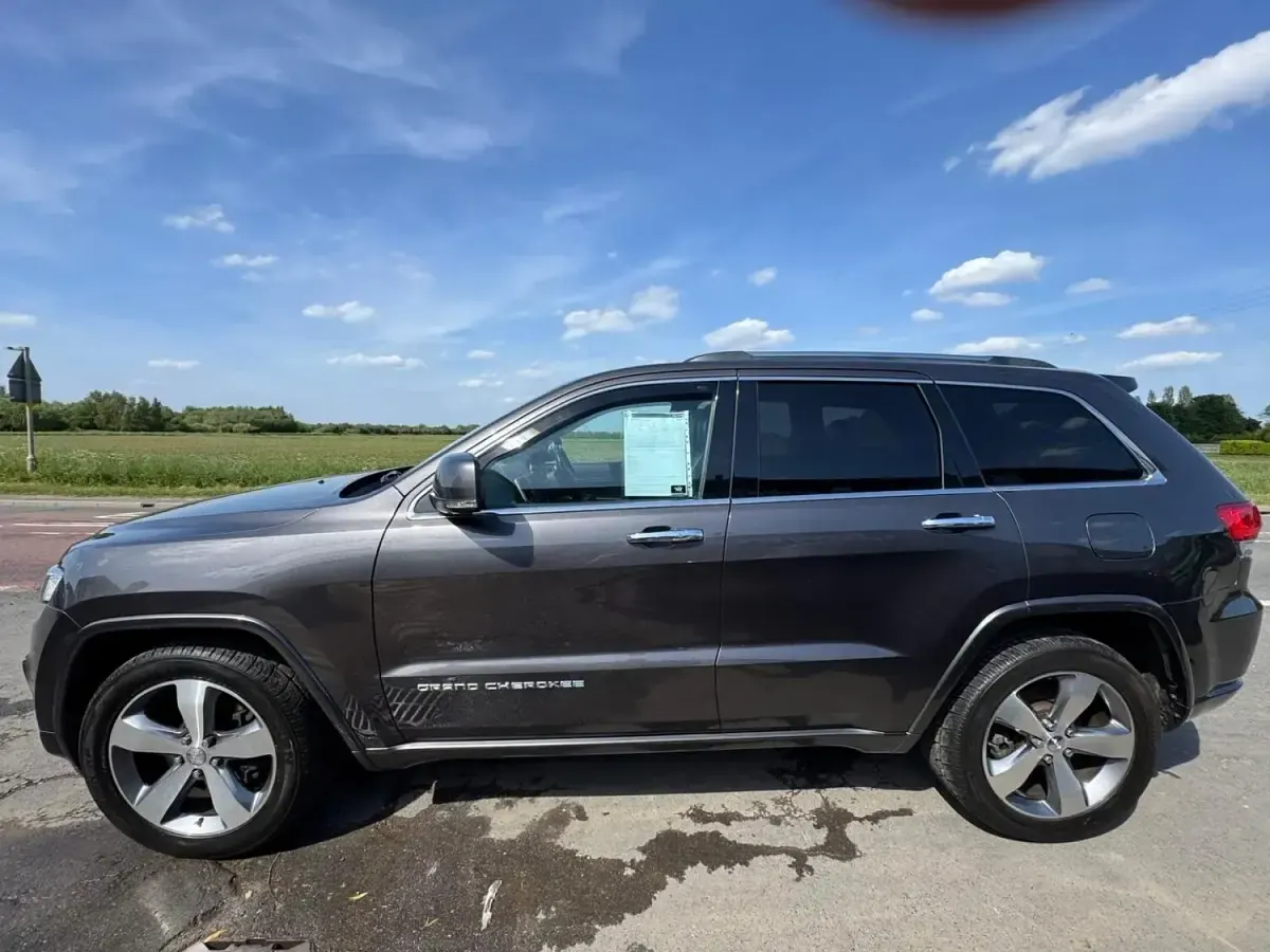 Usado Jeep Grand Cherokee Overland 243 CV (178 kW) 2015 Gris SUV