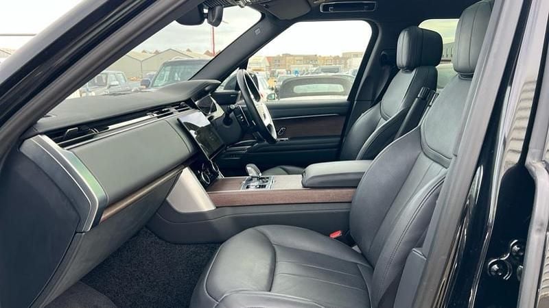 Used Land Rover Range Rover SE 440 HP (323 kW) 2023 Black SUV