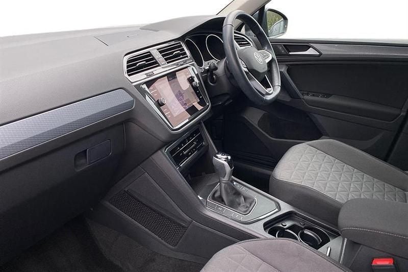 Used VW Tiguan Life 150 HP (110 kW) 2023 Urano grey SUV