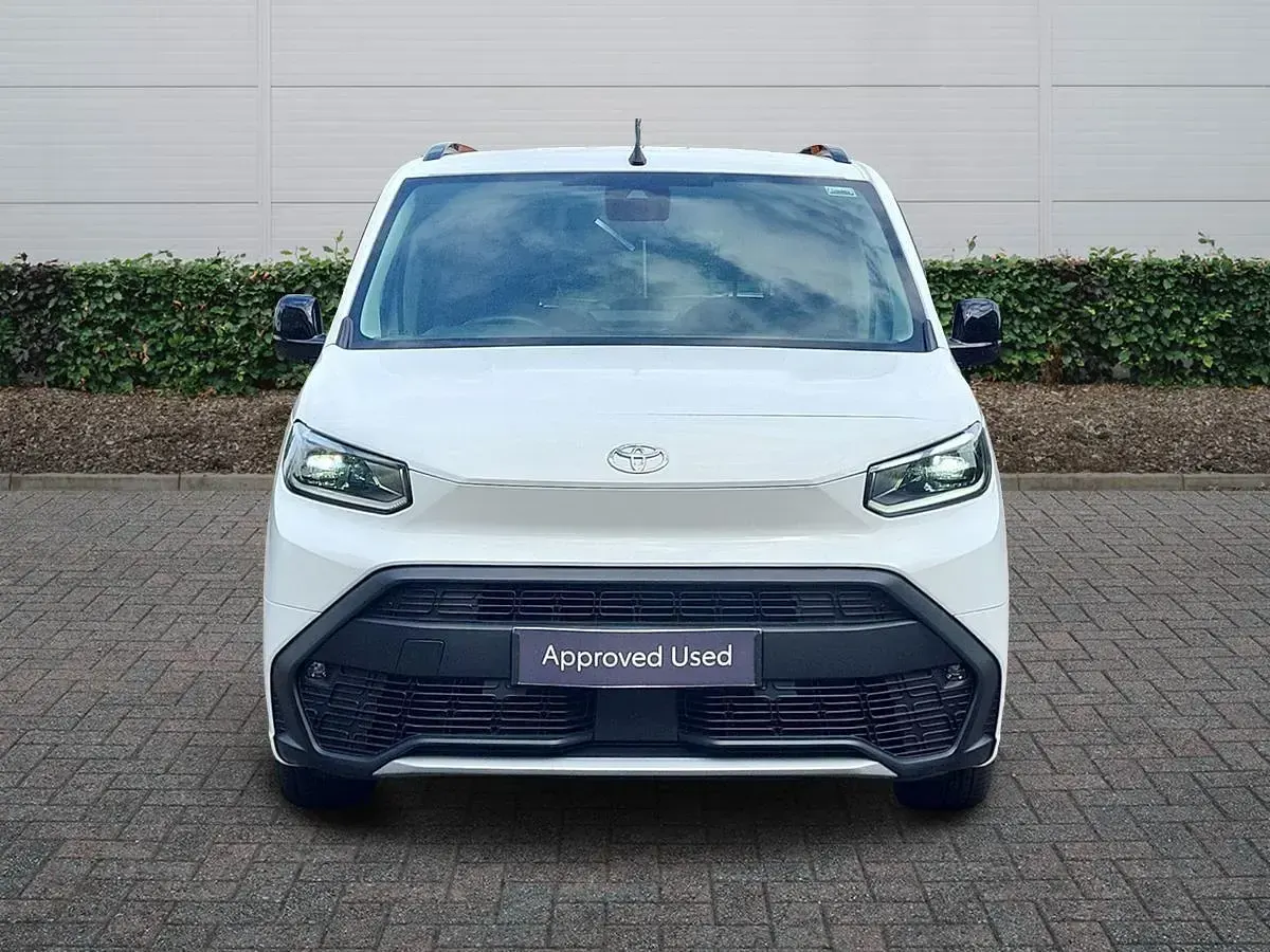 Used Toyota Proace Verso City 100 kW (136 HP) 2025 White Estate