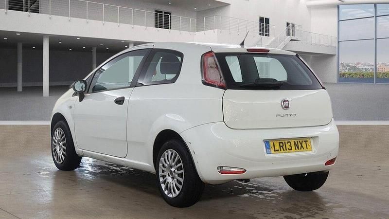 Used Fiat Punto Pop 69 HP (50 kW) 2013 White Hatchback