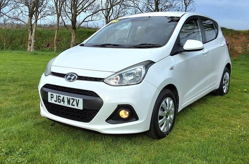 Used Hyundai i10 SE 87 HP (63 kW) 2014 White Hatchback