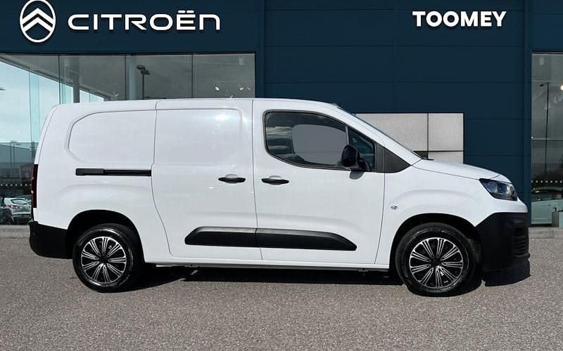 Used Citroën Berlingo 102 HP (75 kW) 2022 White MPV