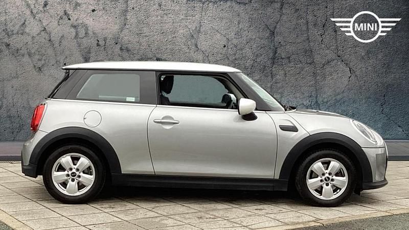 Used Mini Cooper Classic 134 HP (98 kW) 2023 Silver Hatchback