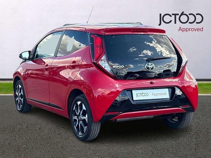 Used Toyota Aygo Trend 72 HP (52 kW) 2019 Red Hatchback