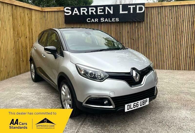 Silver/black Used 2016 Renault Captur Dynamique SUV | £7,395 (Fair price) - Image 1/4