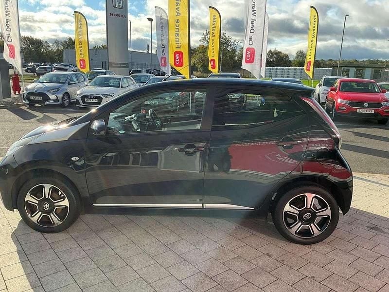 Black Used 2015 Toyota Aygo X-clusiv Hatchback | £5,299 (Fair price) - Image 1/4