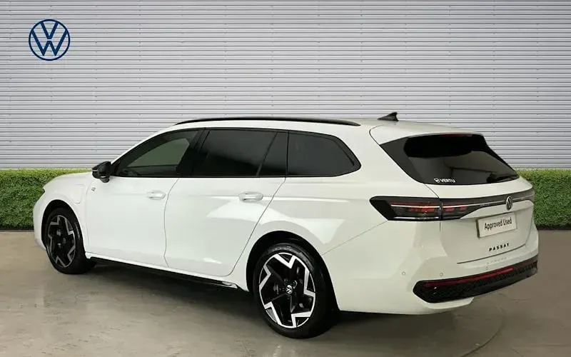 Używany VW Passat R-line 272 KM (200 kW) 2025 Biały Kombi