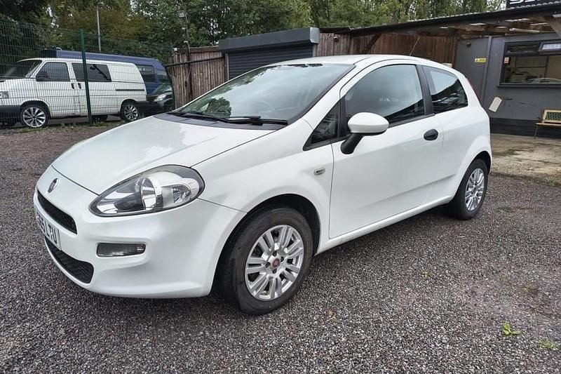 White Used 2015 Fiat Punto Pop Hatchback | £2,495 (Fair price) - Image 1/1