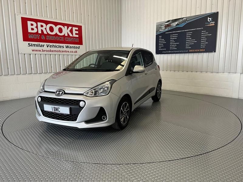 Used Hyundai i10 Premium 87 HP (63 kW) 2017 Silver Hatchback