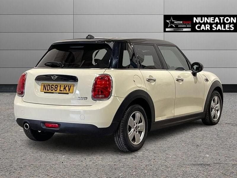 Used Mini Cooper Classic 136 HP (100 kW) 2019 White Hatchback