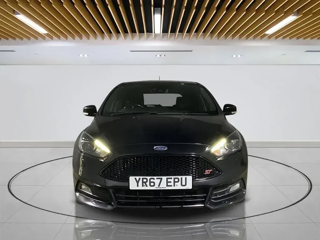 Used Ford Focus ST 185 HP (136 kW) 2017 Black Hatchback