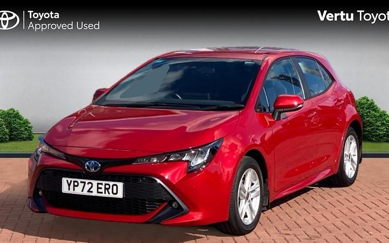 Used Toyota Corolla 122 HP (89 kW) 2022 Red Hatchback