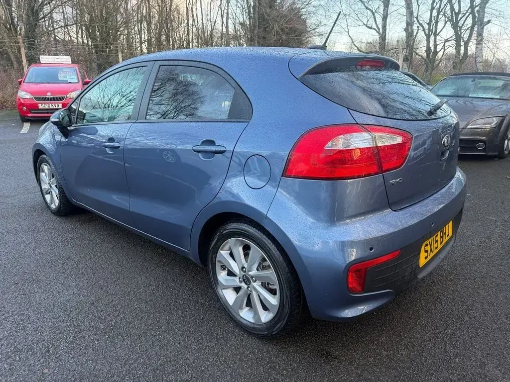 Used Kia Rio 84 HP (61 kW) 2015 Blue Hatchback