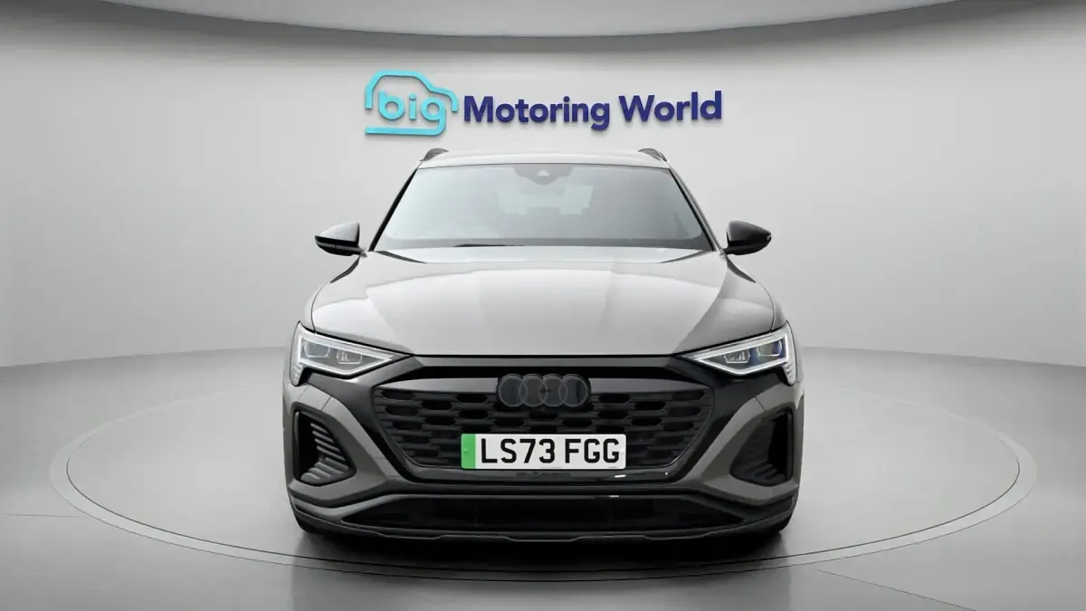 Usado Audi Q8 e-tron Black Edition 300 kW (408 HP) 2023 Cinzento SUV