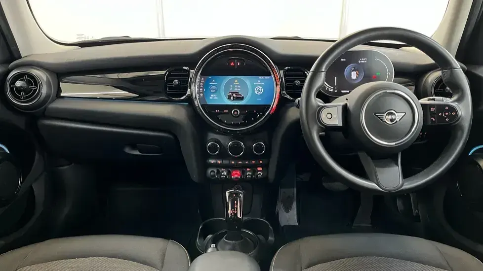 Begagnad Mini Cooper Classic 136 HK (100 kW) 2023 Blå Halvkombi
