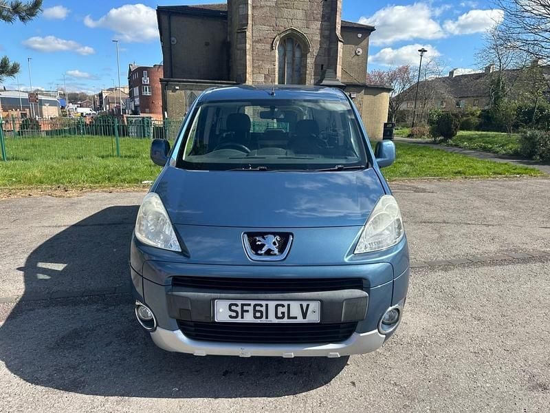 Used Peugeot TePee S 92 HP (67 kW) 2011 Blue MPV