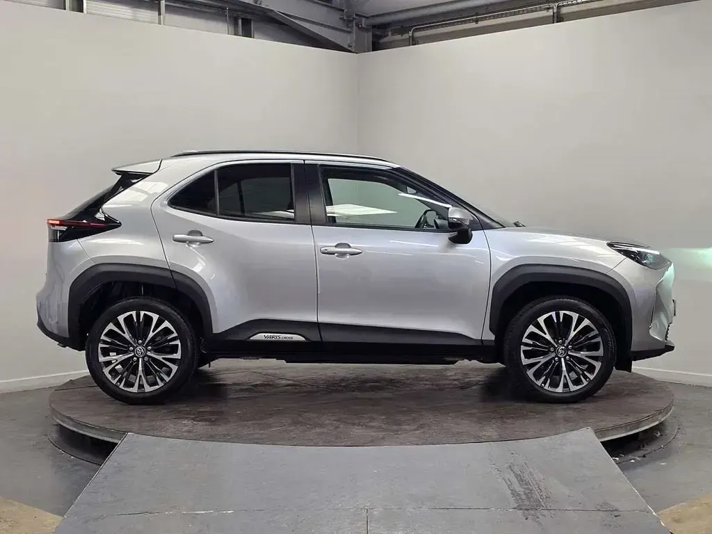 Used Toyota Yaris Cross 113 HP (83 kW) 2024 Silver SUV