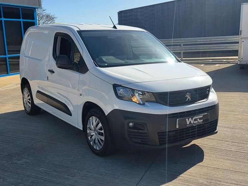 Used Peugeot Partner 120 HP (88 kW) 2020 White MPV