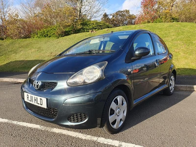 Begagnad Toyota Aygo 68 HK (50 kW) 2011 Grön Halvkombi