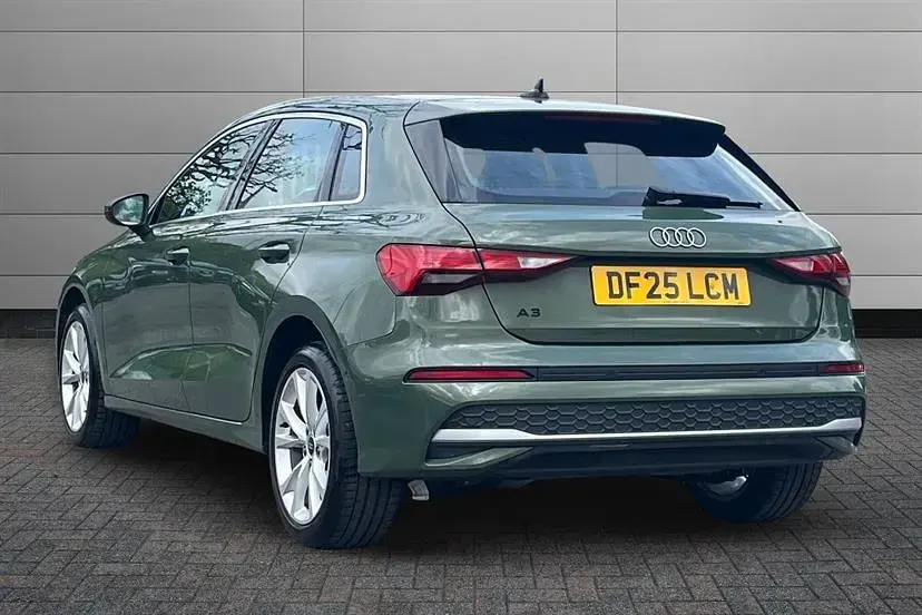 Begagnad Audi A3 Sport 150 HK (110 kW) 2025 Grön Halvkombi
