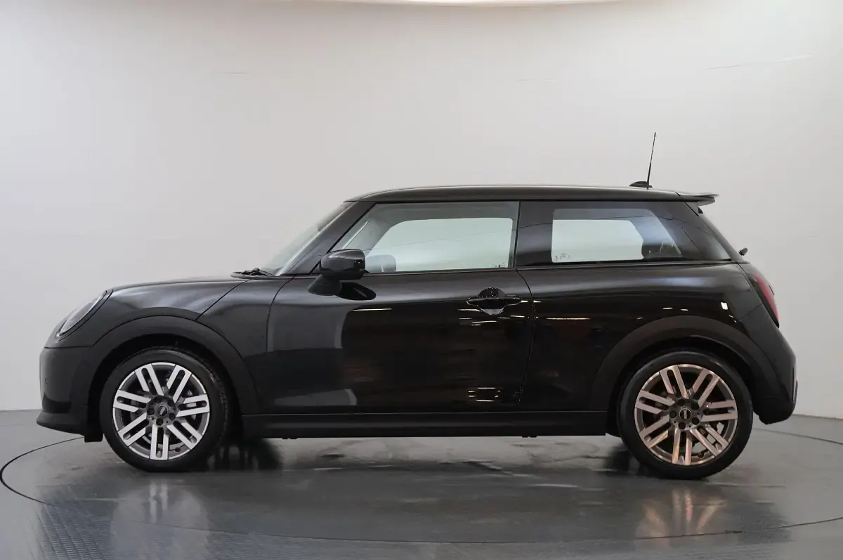 Used Mini Cooper S Hatch 201 HP (147 kW) 2024 Black Hatchback