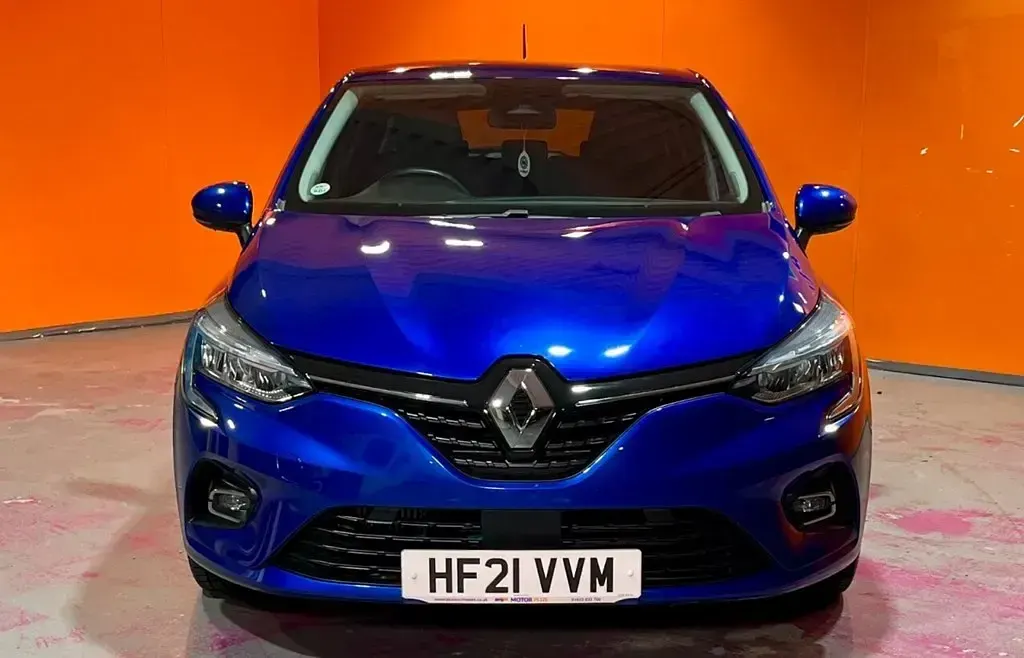 Used Renault Clio Iconic 100 HP (73 kW) 2021 Blue Hatchback
