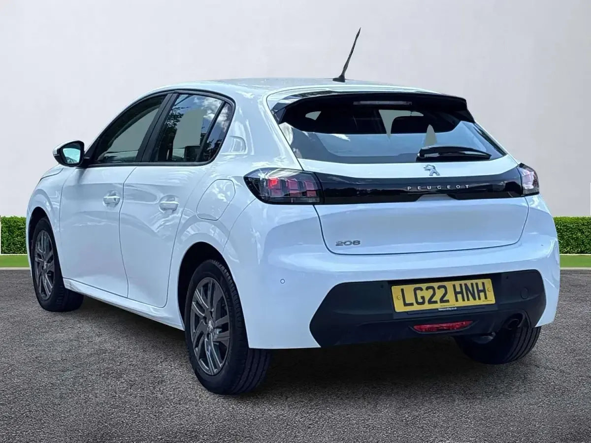 Used Peugeot 208 Active Premium 100 HP (73 kW) 2022 White Hatchback
