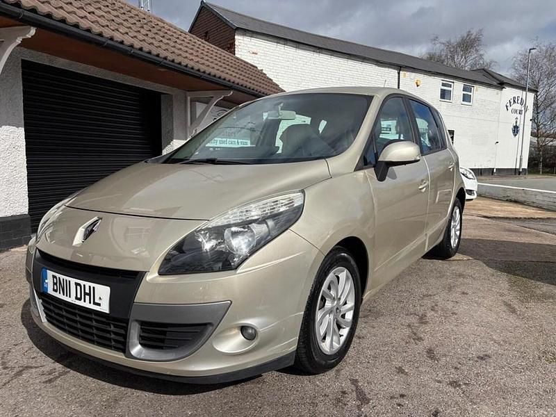 Used Renault Scénic III Expression 110 HP (80 kW) 2011 Gold MPV