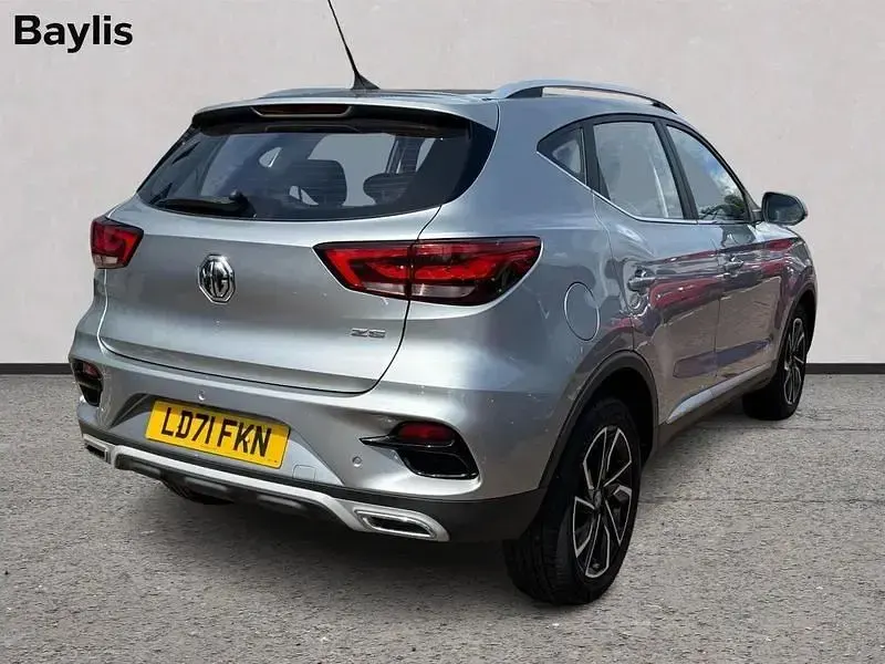 Usado MG ZS Exclusive 111 HP (81 kW) 2021 Prateado SUV