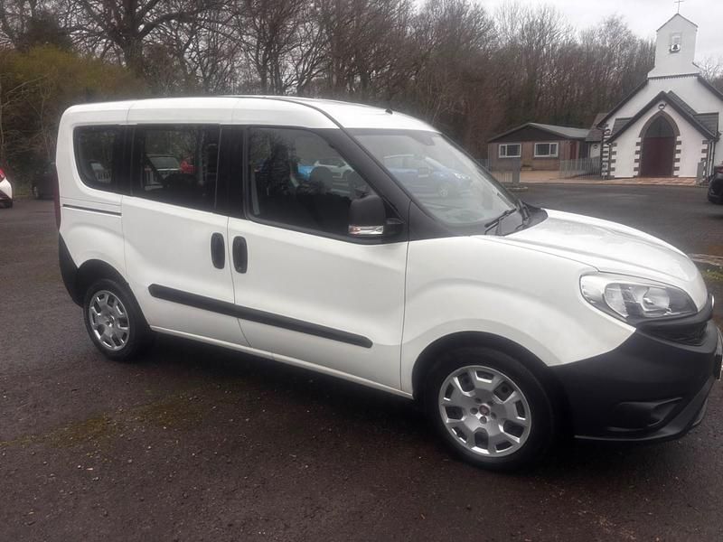 Used Fiat Doblò Active 95 HP (69 kW) 2017 White MPV