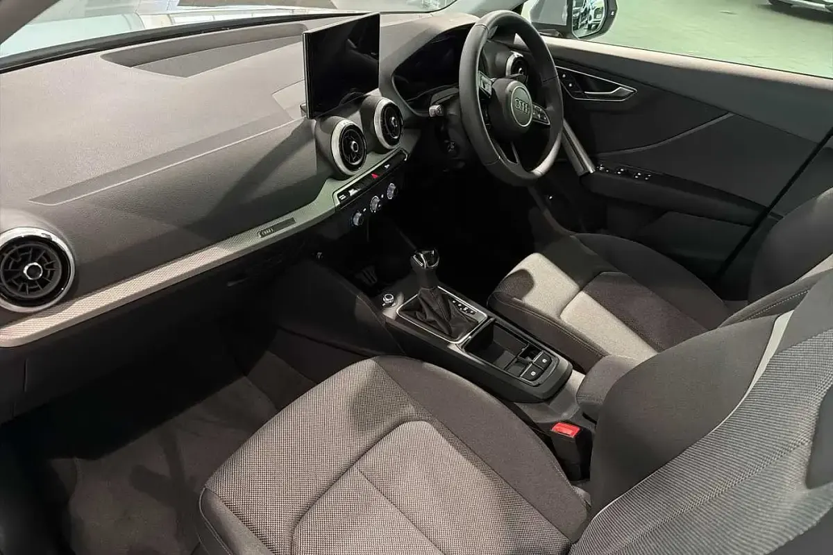 Used Audi Q2 Sport 147 HP (108 kW) 2025 Arrow grey pearl effect SUV
