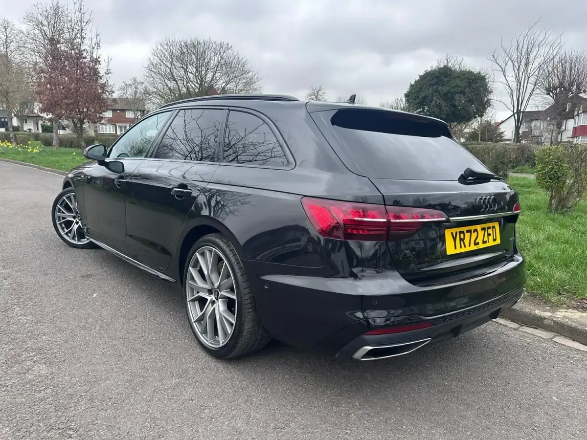 Używany Audi A4 Sport 261 KM (191 kW) 2022 Czarny Kombi