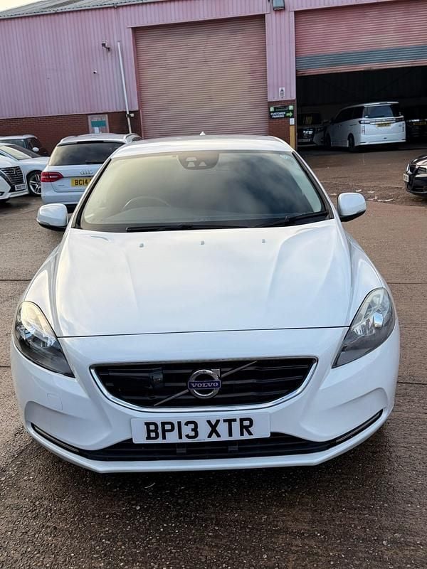 White Used 2013 Volvo V40 Hatchback | £5,650 (Super price) - Image 1/4