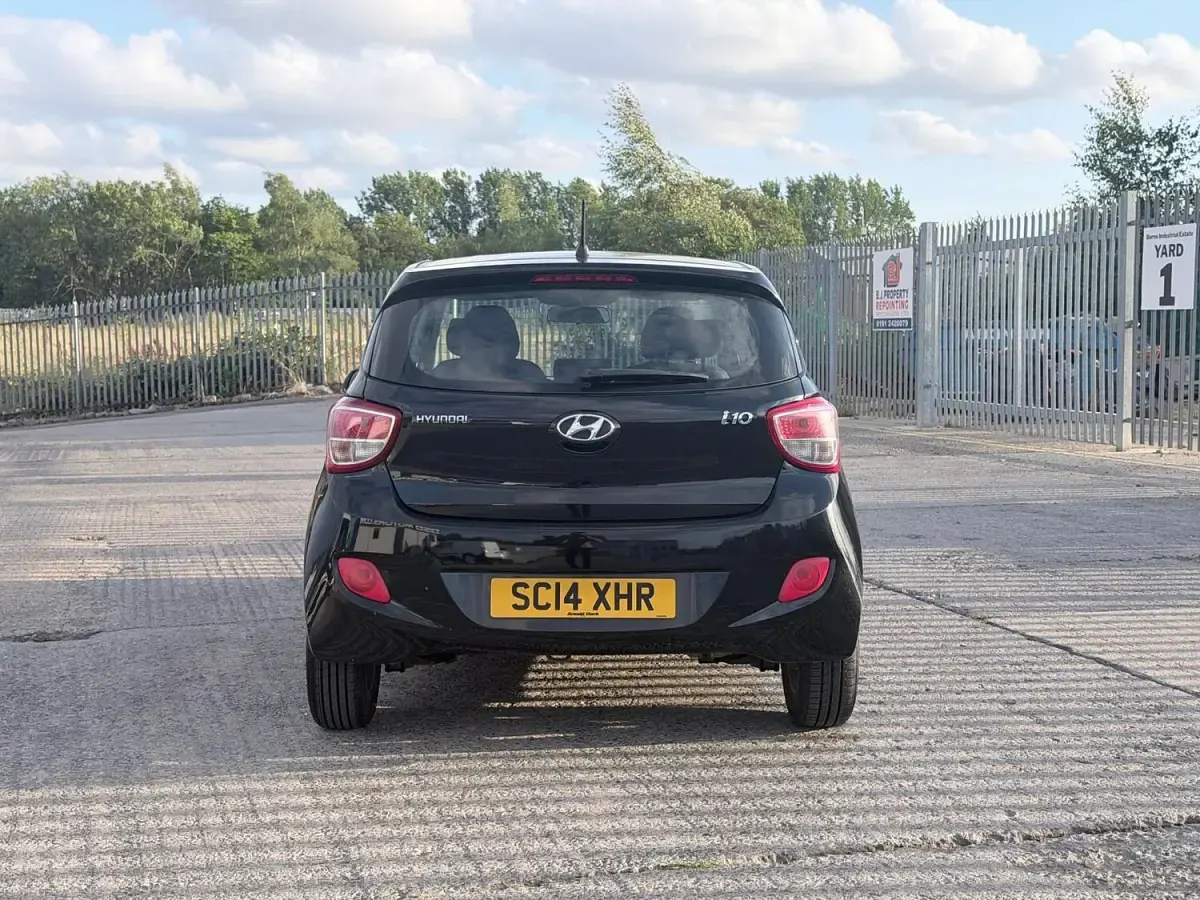 Used Hyundai i10 Premium 67 HP (49 kW) 2014 Black Hatchback