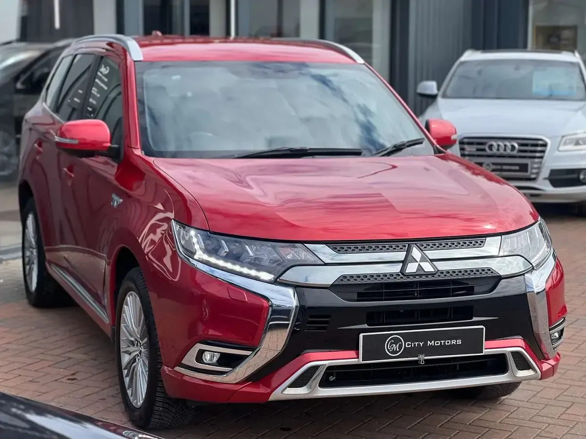 Used Mitsubishi Outlander P-HEV 2019 Red SUV