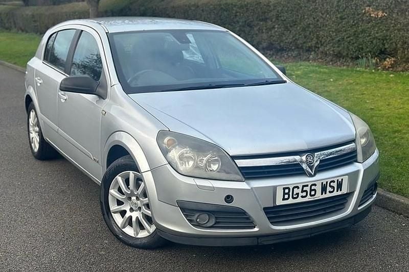 Used Vauxhall Astra Design Edition 2006 Silver Hatchback