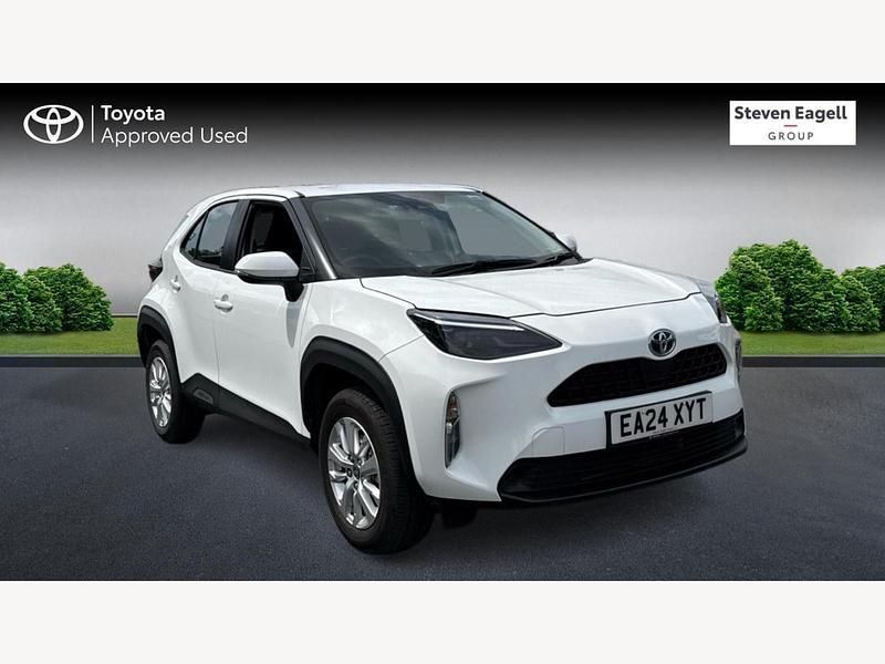 White Used 2024 Toyota Yaris Hybrid Hatchback | £21,950 (A bit pricey) - Image 1/3