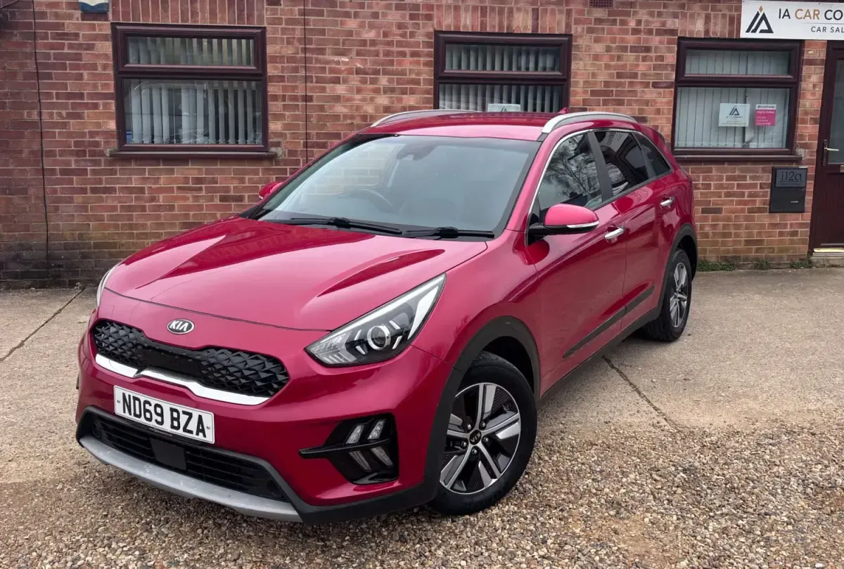 Gebraucht Kia Niro 139 PS (102 kW) 2020 Rot SUV